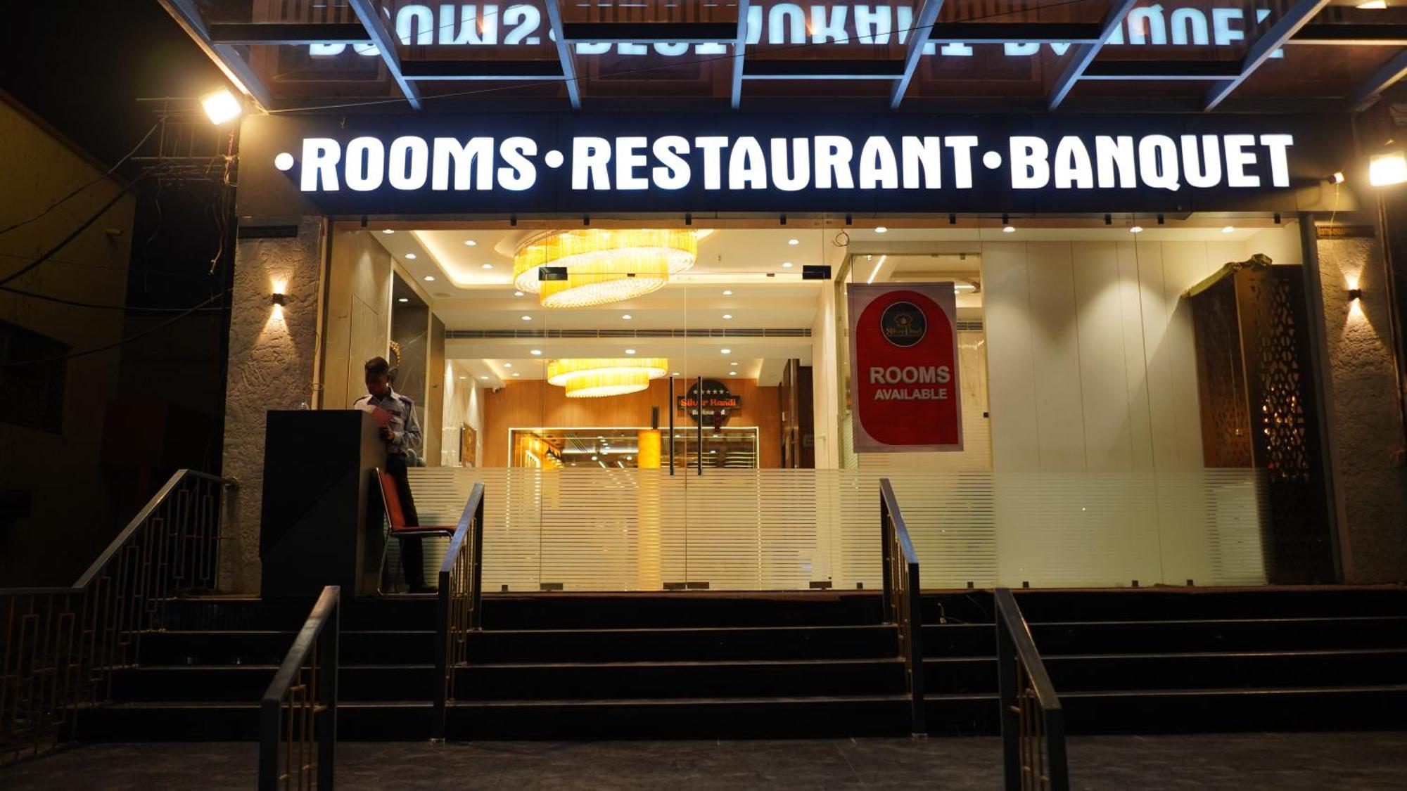 Hotel Silver Pearl Aligarh Ngoại thất bức ảnh