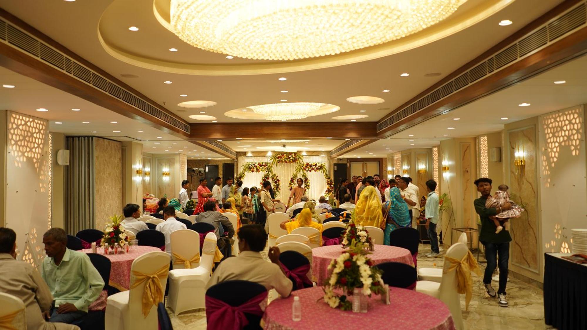 Hotel Silver Pearl Aligarh Ngoại thất bức ảnh