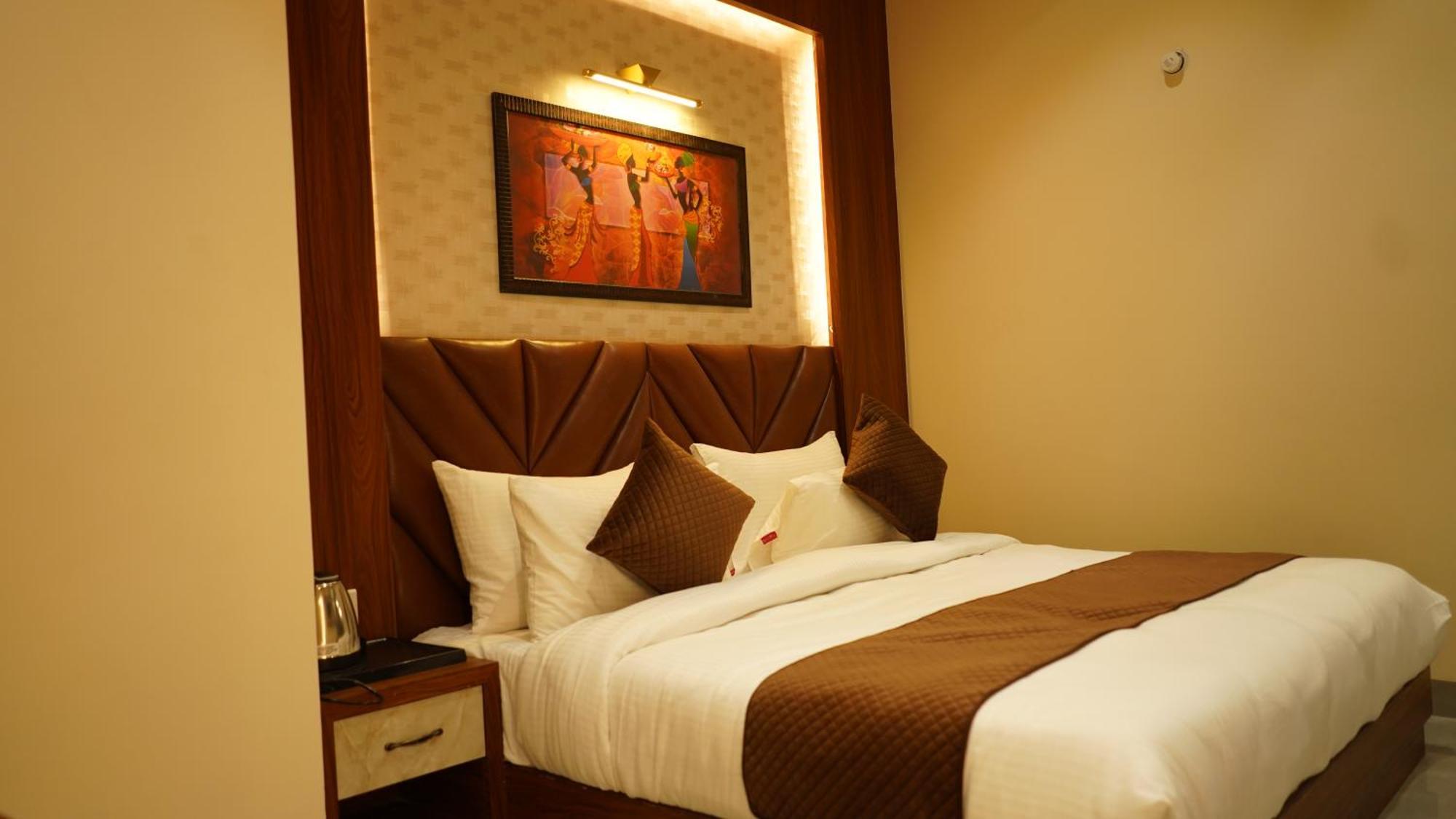 Hotel Silver Pearl Aligarh Ngoại thất bức ảnh