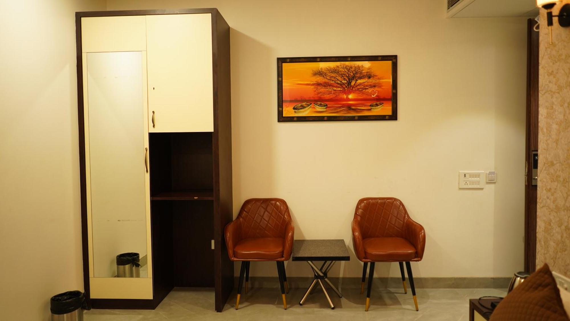 Hotel Silver Pearl Aligarh Ngoại thất bức ảnh