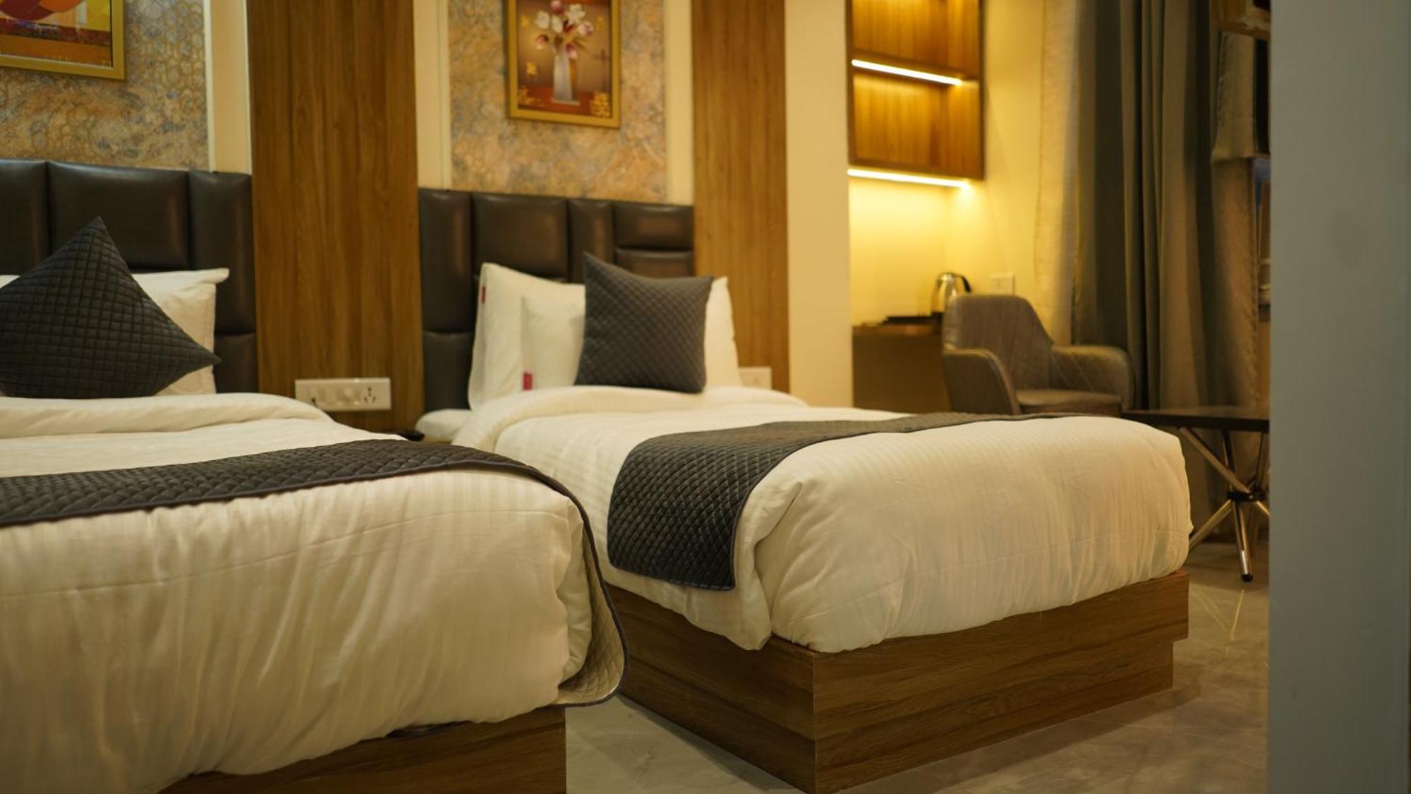 Hotel Silver Pearl Aligarh Ngoại thất bức ảnh