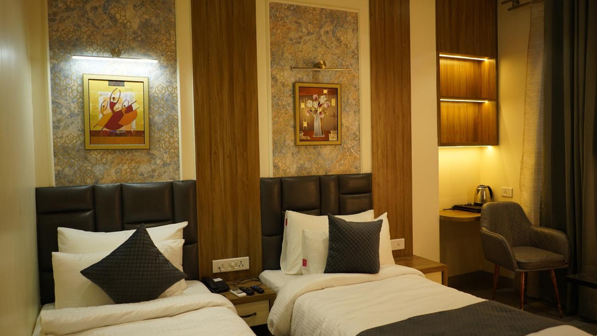 Hotel Silver Pearl Aligarh Ngoại thất bức ảnh