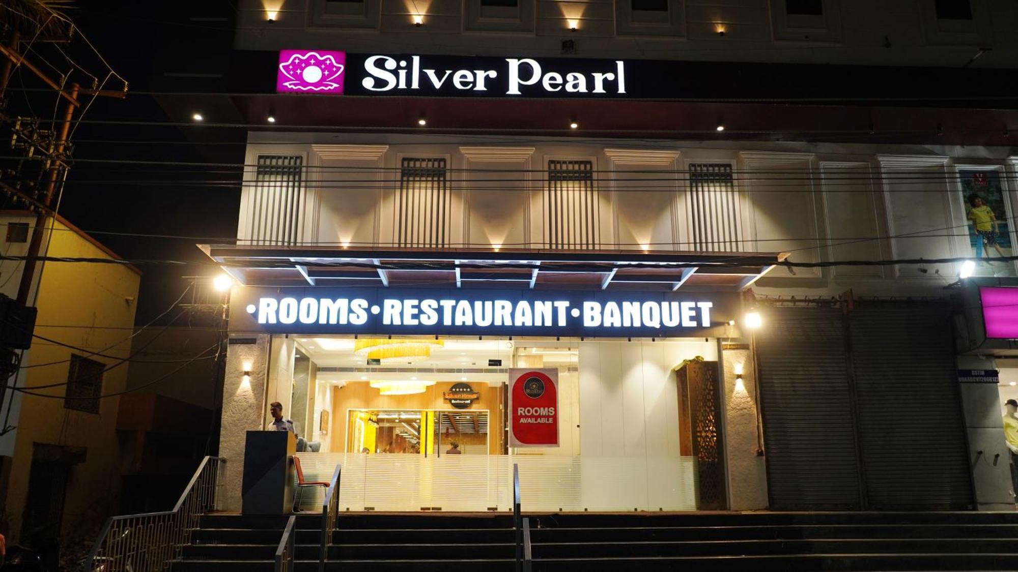 Hotel Silver Pearl Aligarh Ngoại thất bức ảnh